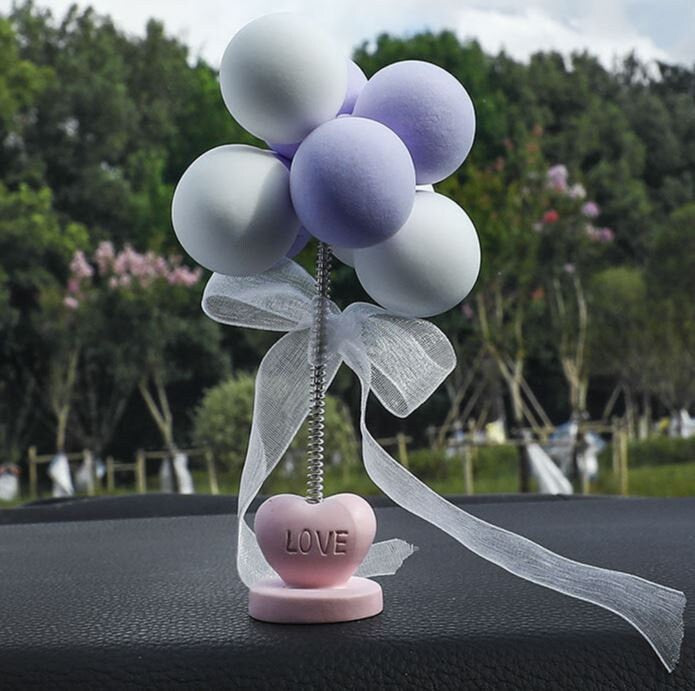 Niedlicher Liebesballon-Blumenstrauß, Auto-Armaturenbrett